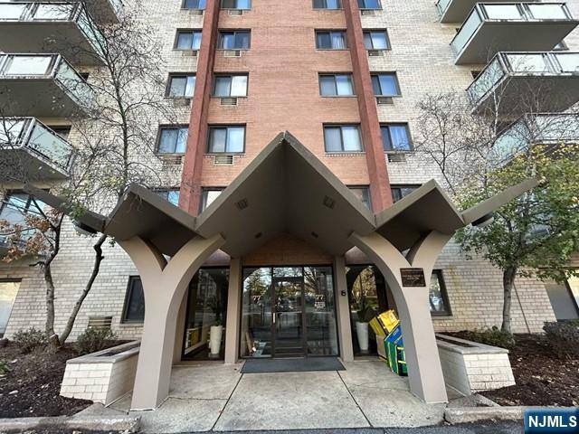 Apartment for rent at 77 Prospect Ave #2M-2M, Bergenfield, NJ 07621