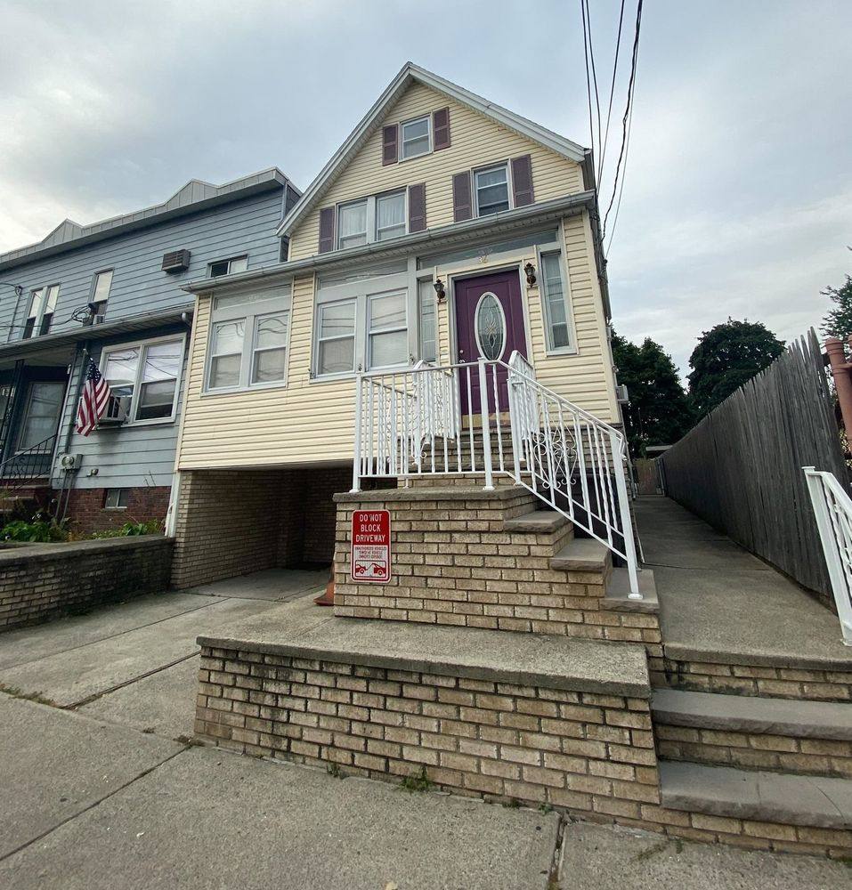 Apartment for rent at 36 W 27th St #2-2, Bayonne, NJ 07002