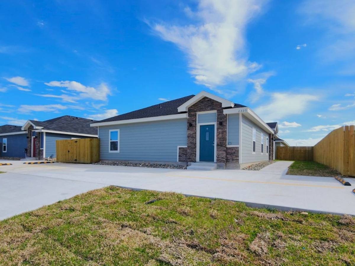 Apartment for rent at 2325 N Valley Circle, La Feria, TX 78559