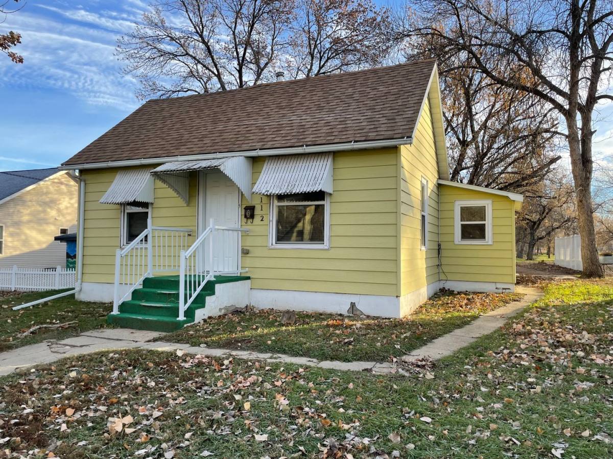House for rent at 112 6th St NW, Minot, ND 58703