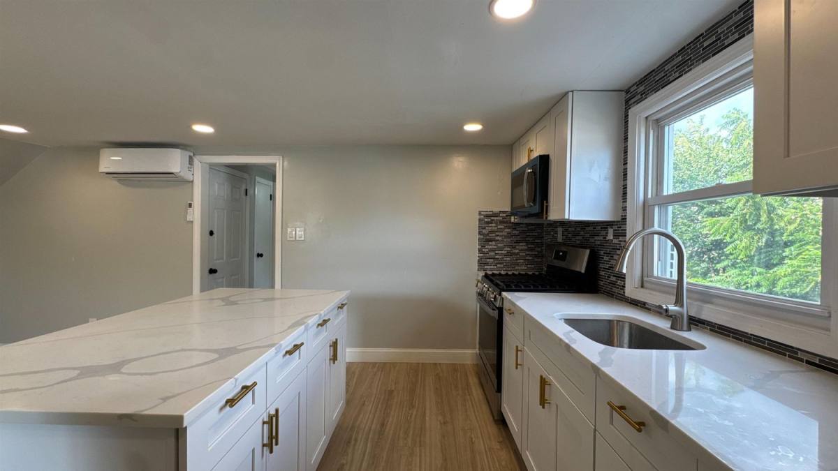 Apartment for rent at 44 Old Bergen Rd #2-2, Bayonne, NJ 07002
