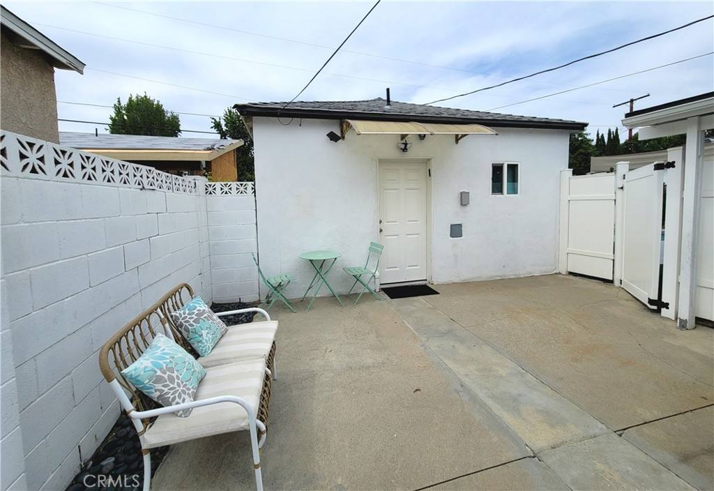 Apartment for rent at 17559 Lemay, Van Nuys, CA 91406