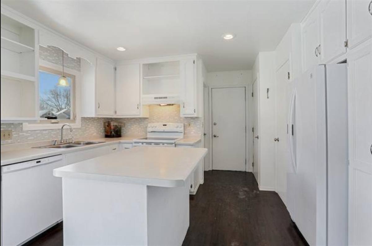 Apartment for rent at 2165 Allouez Ave, Green Bay, WI 54311