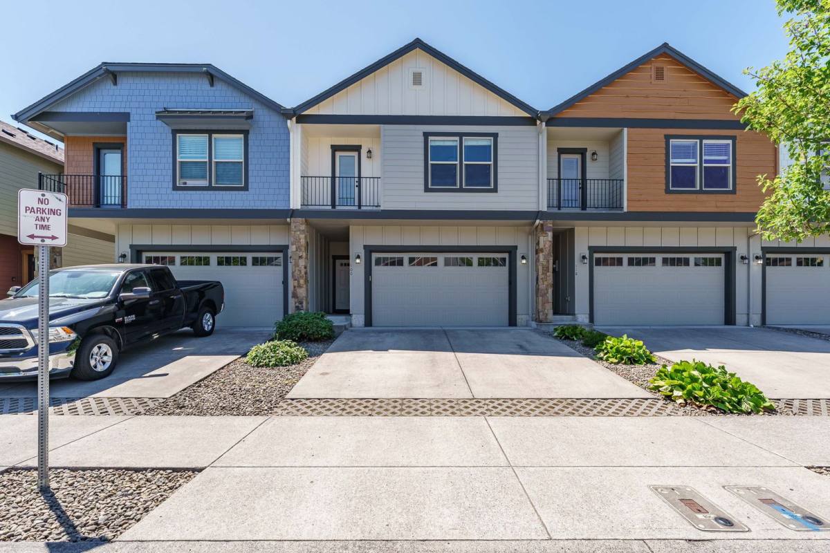 Townhouse for rent at 100 N 42nd Place, Ridgefield, WA 98642