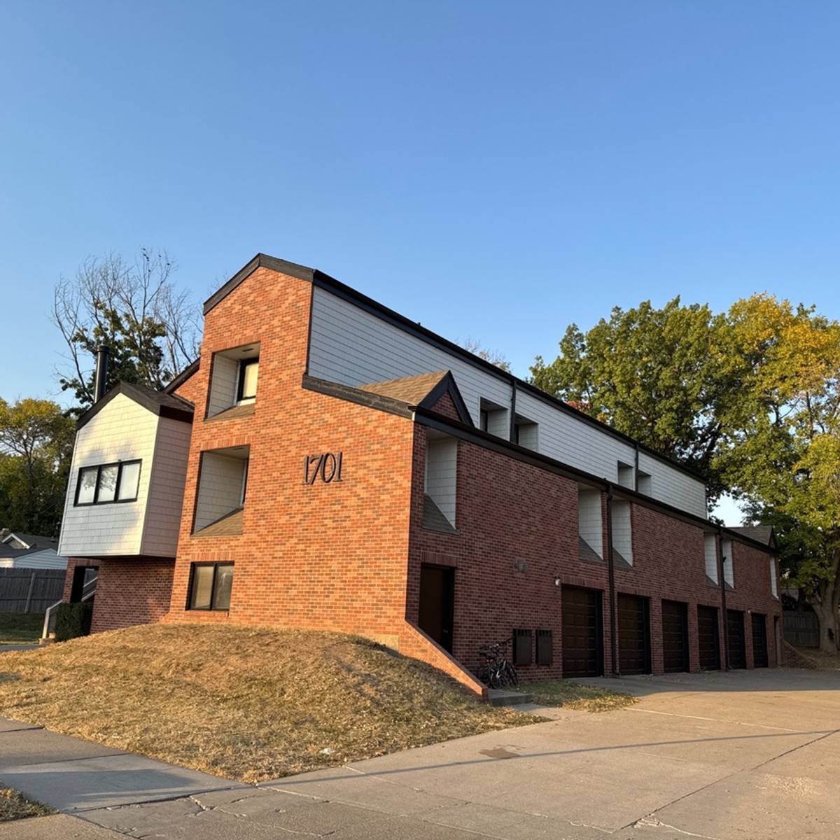 Apartment for rent at 1701 Ridgehaven Court, Lincoln, NE 68505
