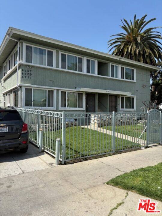 Apartment for rent at 6107 Brynhurst Ave #14-14, Los Angeles, CA 90043