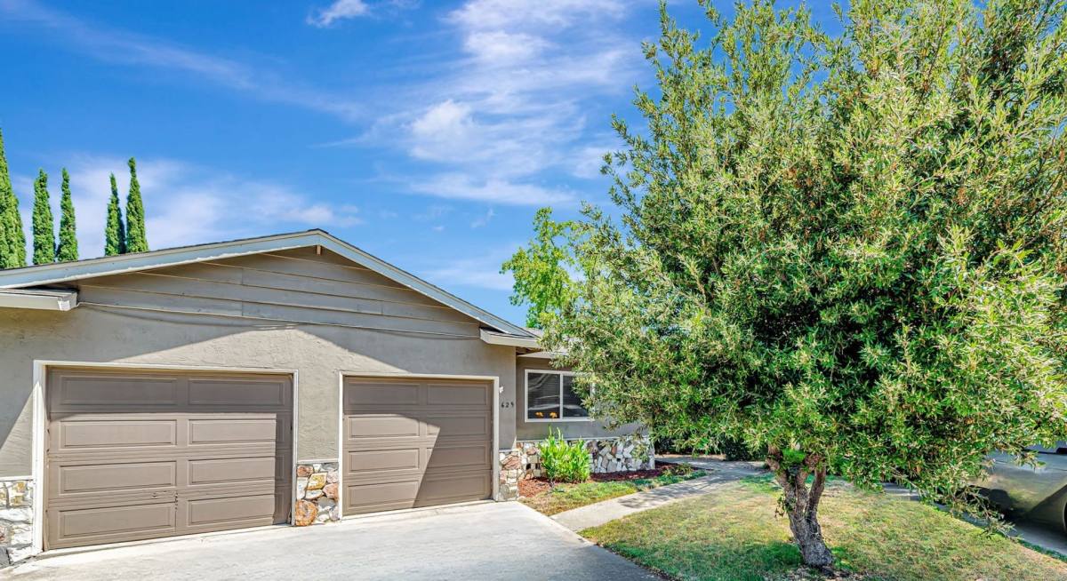 Apartment for rent at 625-627 Vasona Court, Los Gatos, CA 95032