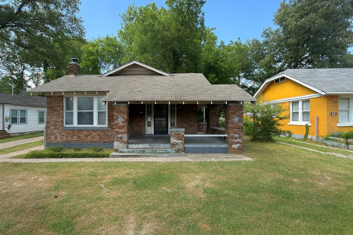 House for rent at 2918 Southern Ave, Memphis, TN 38111