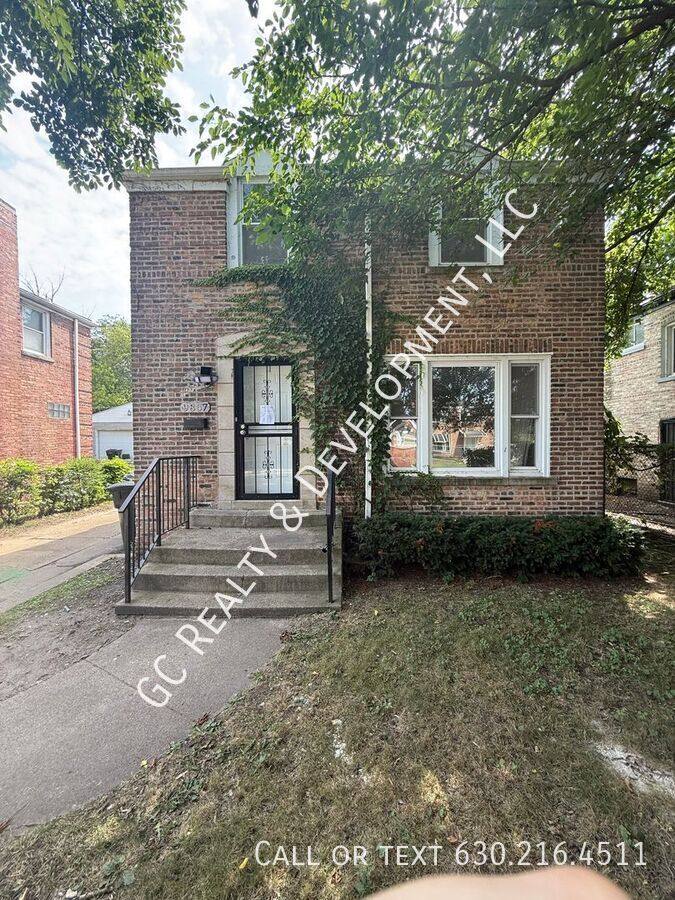 House for rent at 9857 S Calhoun Ave, Chicago, IL 60617