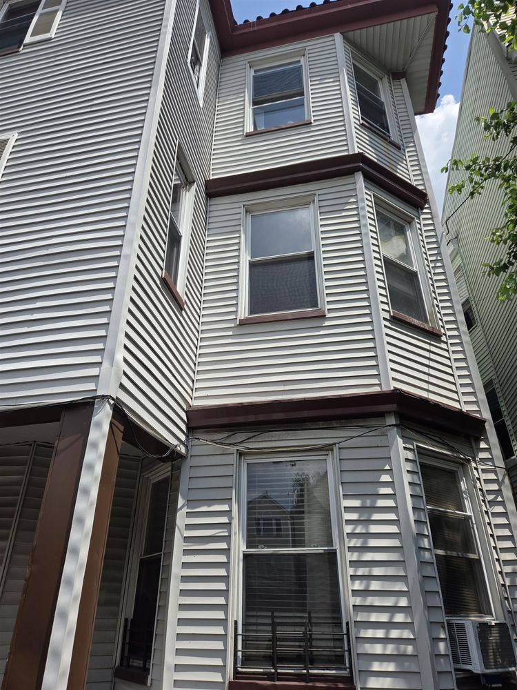 Apartment for rent at 142 Johnson Ave #3L-3L, Bayonne, NJ 07002
