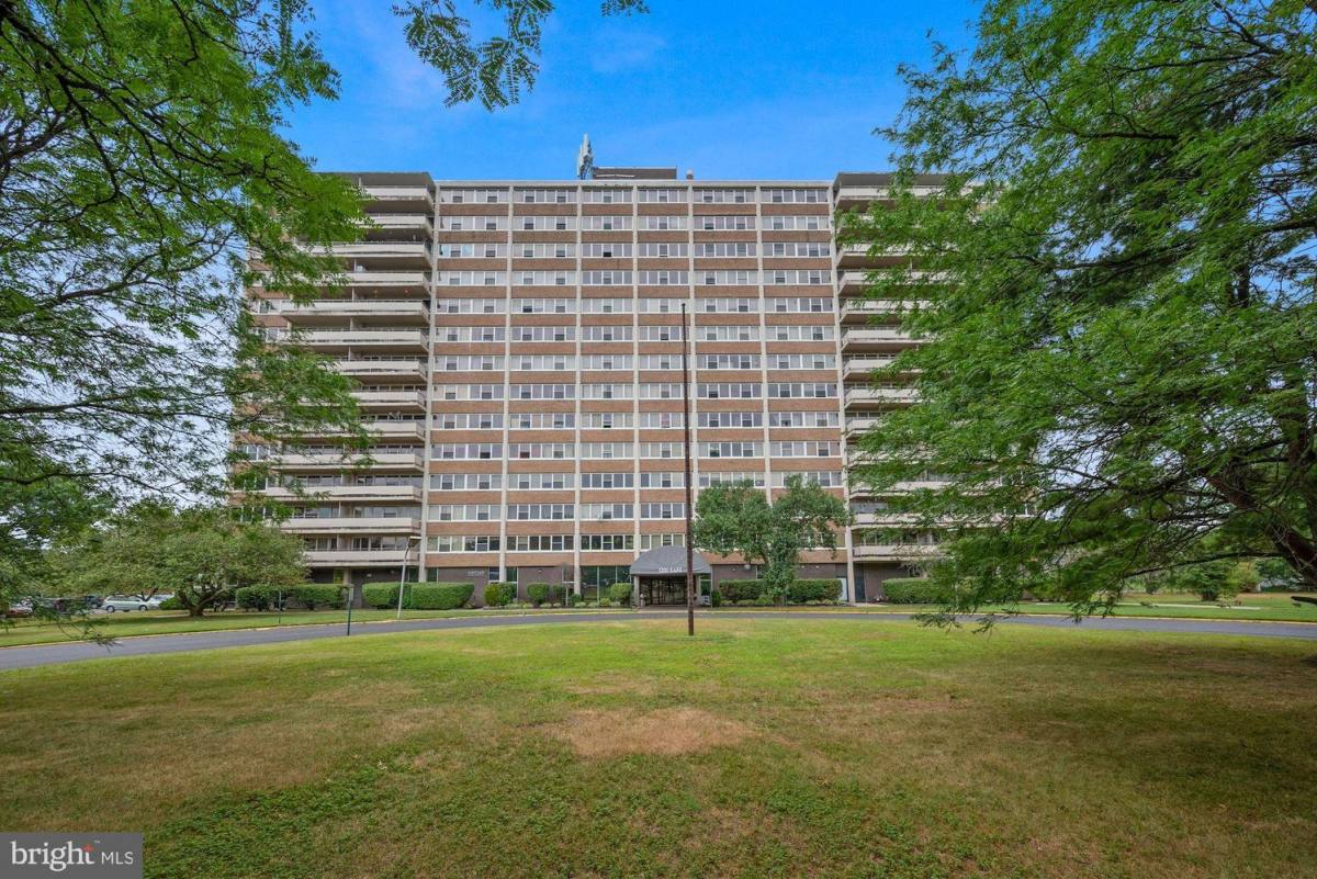 Condo for rent at 302 Barclay Towers Cherry Hill #302, Audubon, NJ 08106