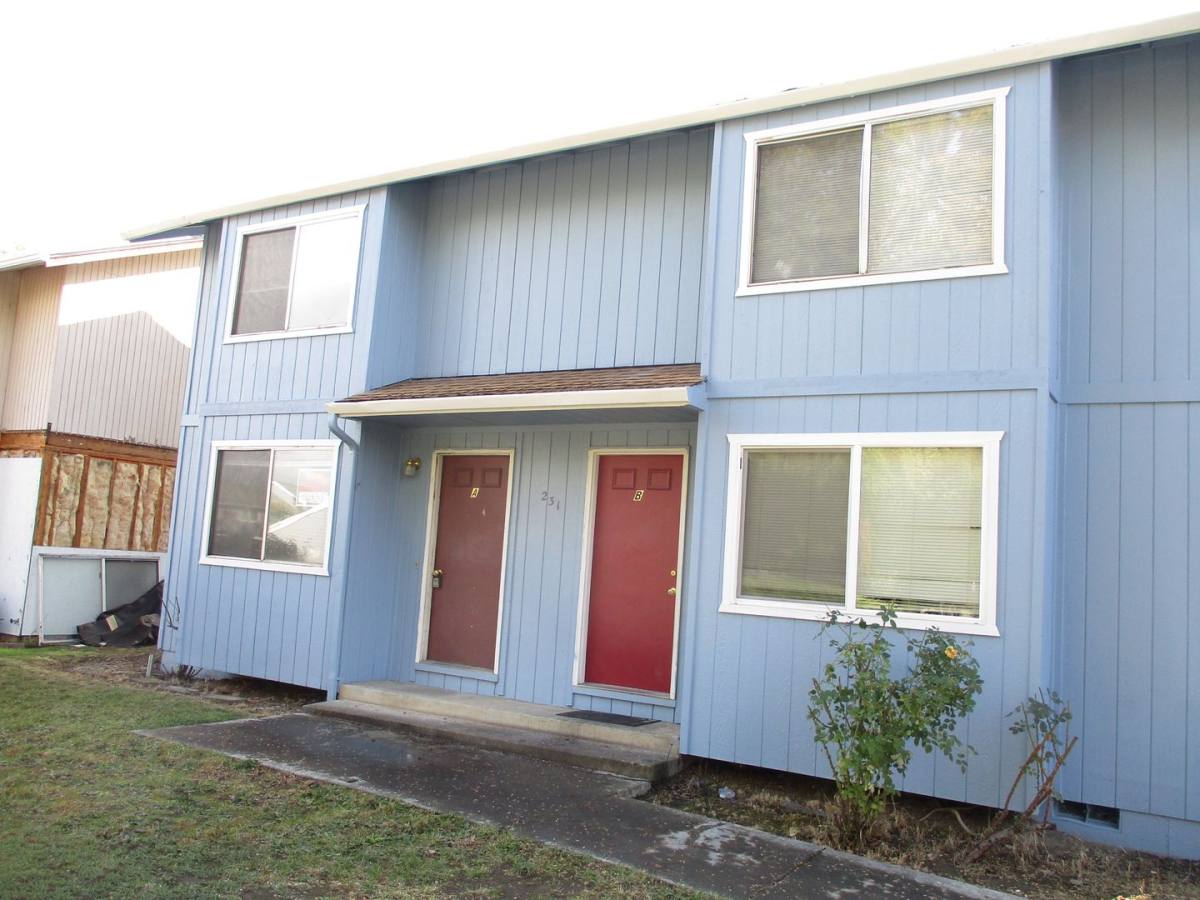231 W Bolz Rd, Phoenix, OR 97535
