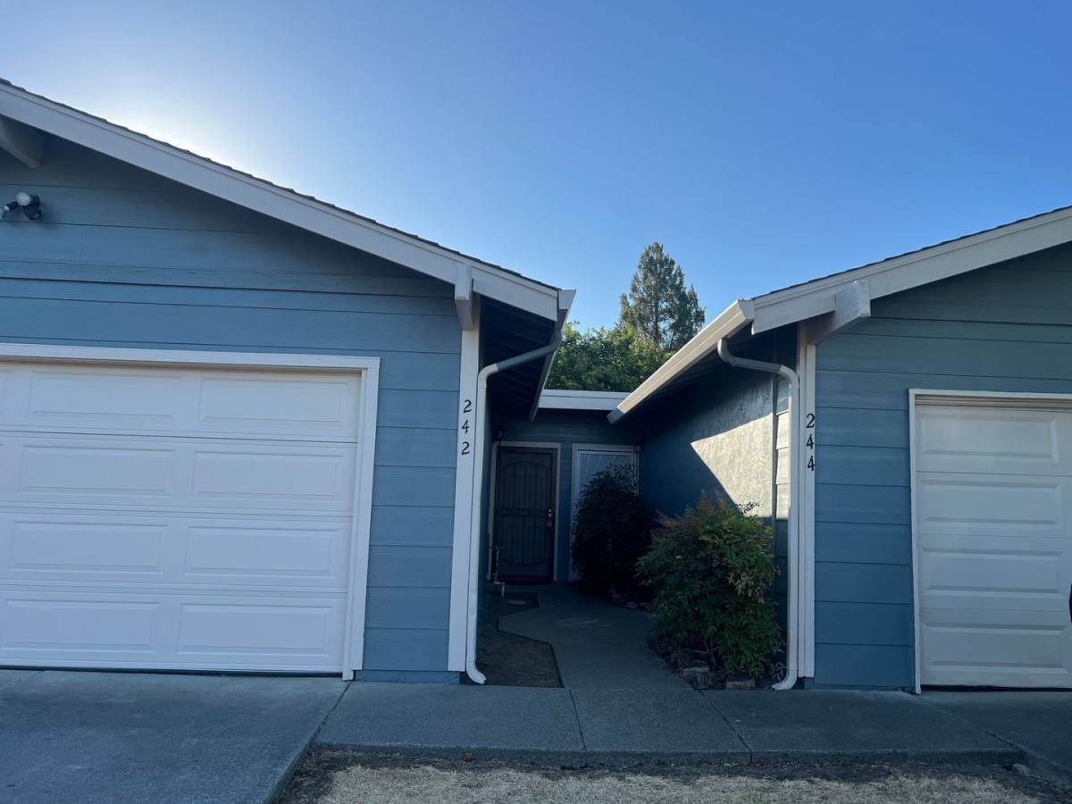 Apartment for rent at 242-244 Bel Air Dr, Vacaville, CA 95687