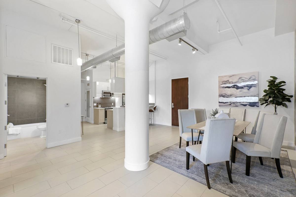 Apartment for rent at 939 S Broadway, Los Angeles, CA 90015