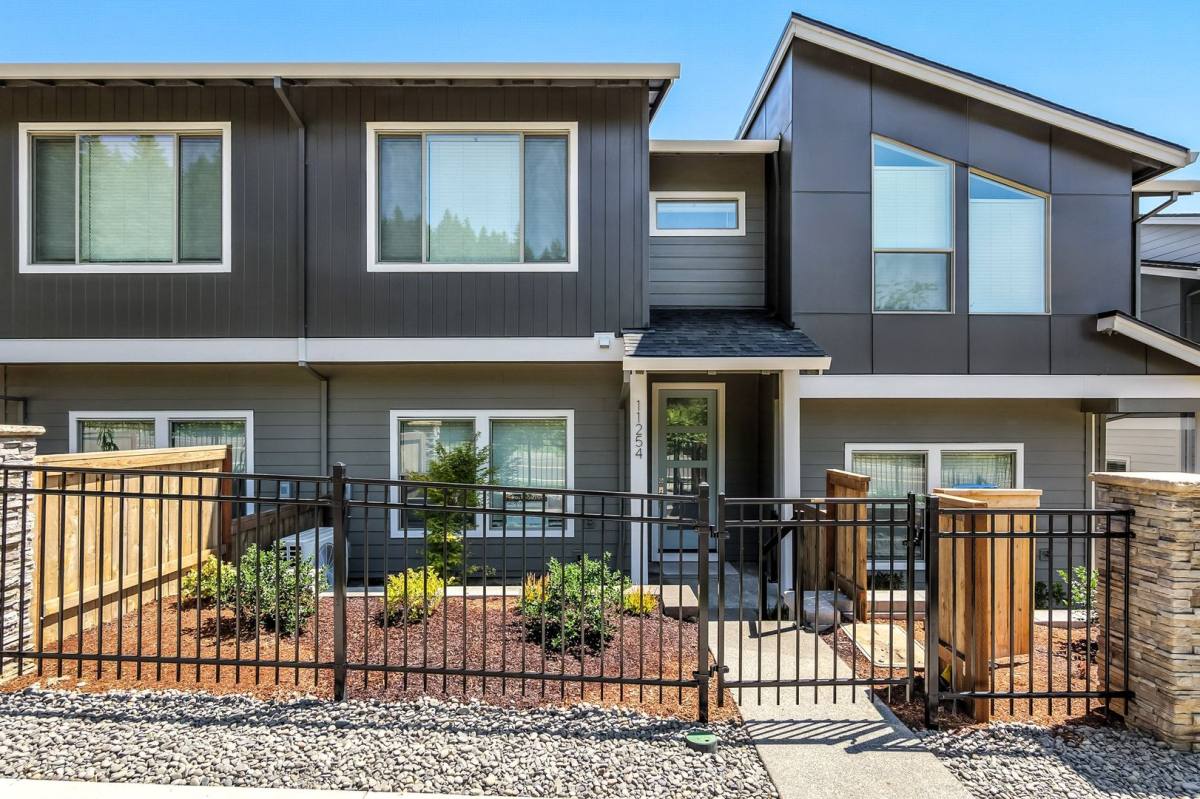 Townhouse for rent at 11254 SE 162nd Ave, Happy Valley, OR 97086