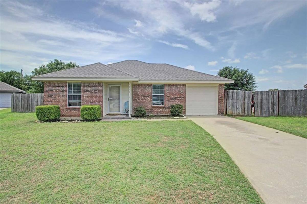 House for rent at 1103 Lynnwood Court, Cleburne, TX 76033