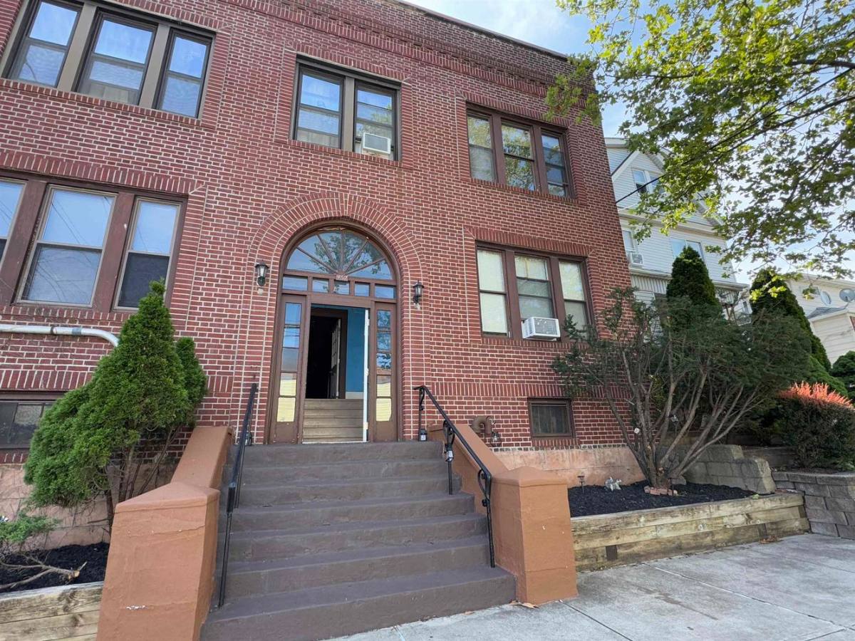 Apartment for rent at 452 Ave E #452, Bayonne, NJ 07002