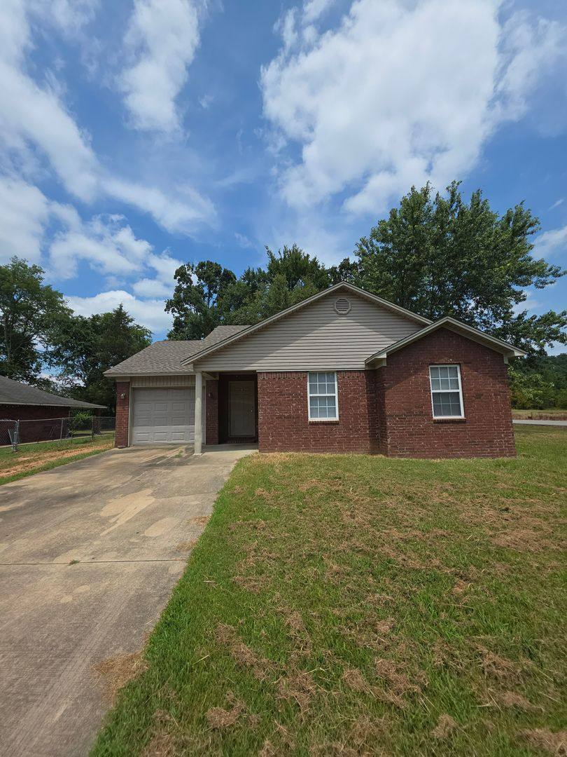 House for rent at 102 Willow Creek Dr, Dardanelle, AR 72834