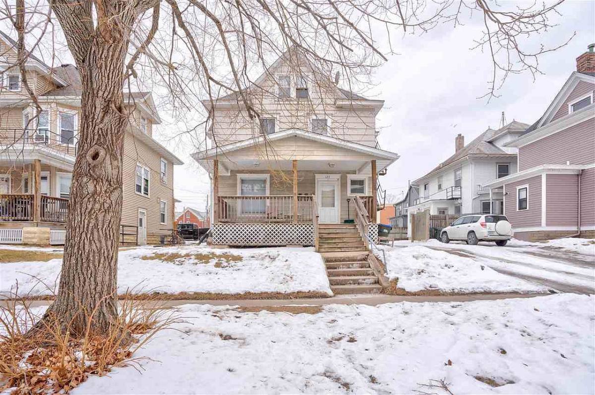 Apartment for rent at 125 N Van Buren St #2, Iowa City, IA 52240