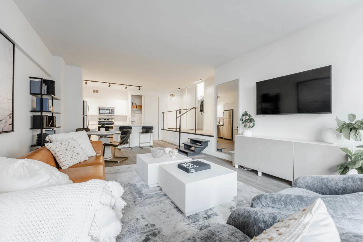 Apartment for rent at 21 E Chestnut St, Chicago, IL 60611