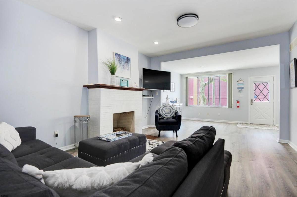 Apartment for rent at 9 N Weymouth Ave #A-A, Atlantic City, NJ 08404