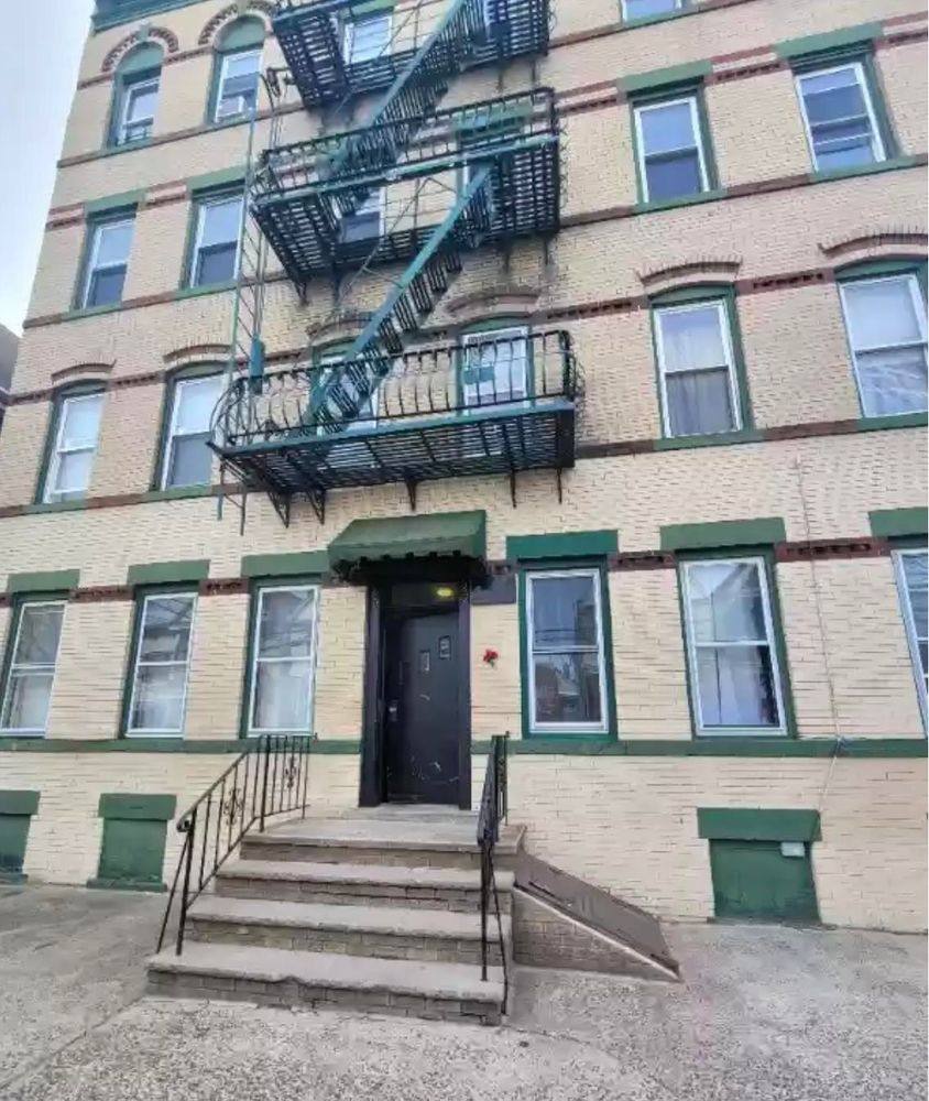 Apartment for rent at 80 W 18th St #9-9, Bayonne, NJ 07002
