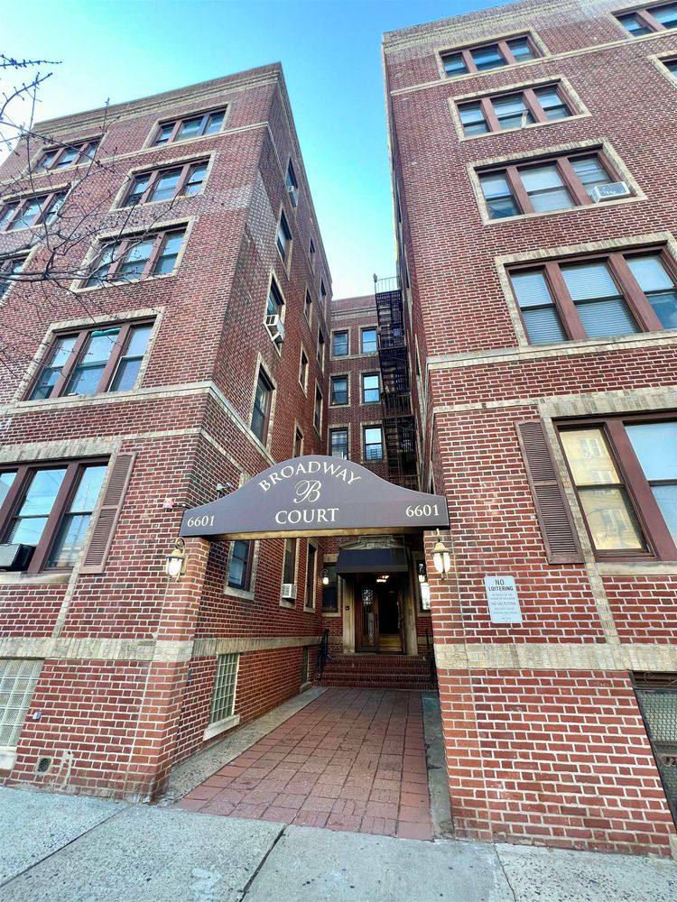 Apartment for rent at 6601 Broadway #E4-E4, Astoria, NY 11103