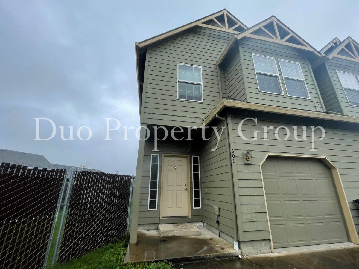 Apartment for rent at 603-611, 613, 615, 617 S, Springfield, OR 97478