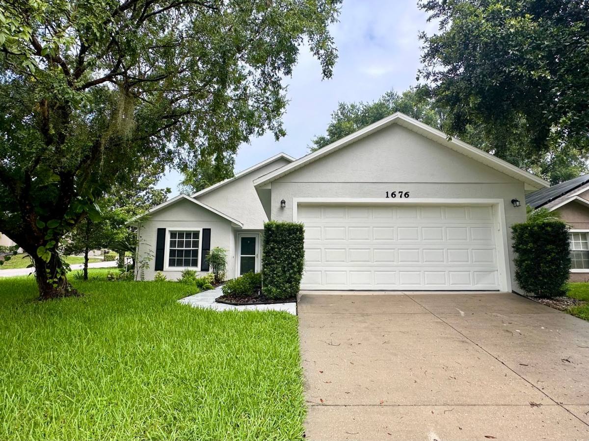 House for rent at 1676 Vick Rd, Apopka, FL 32712
