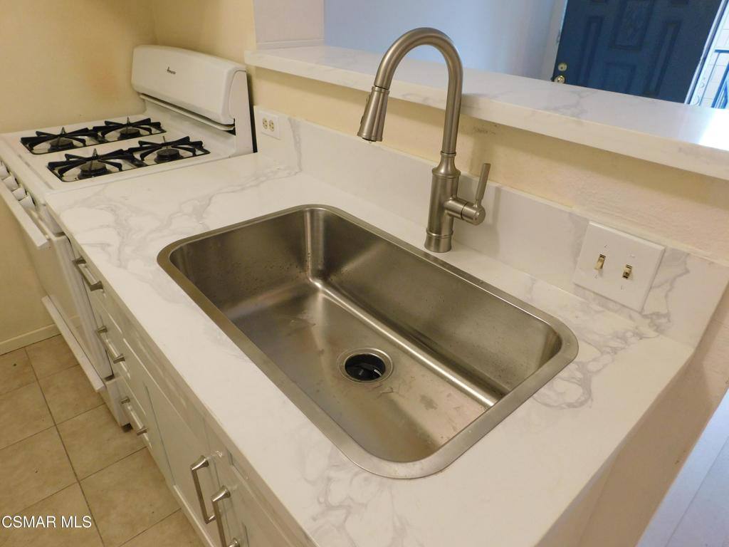 Apartment for rent at 6213 Whitsett Ave, North Hollywood, CA 91606