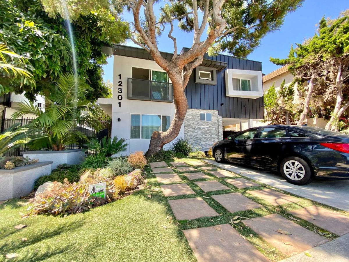 Apartment for rent at 12301 & 12307 Pacific Ave, Los Angeles, CA 90066