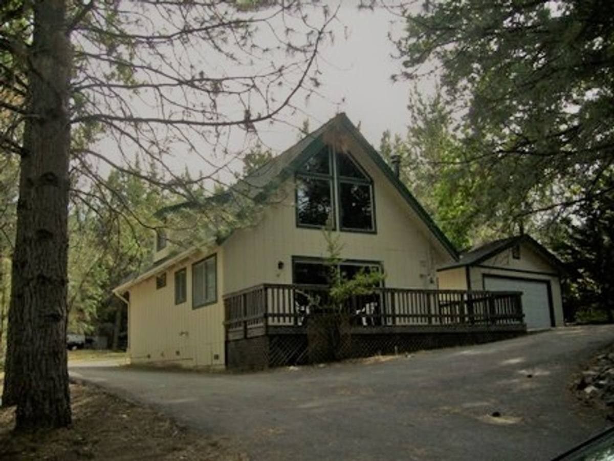 House for rent at 12412 Tannahill Dr, Groveland, CA 95321