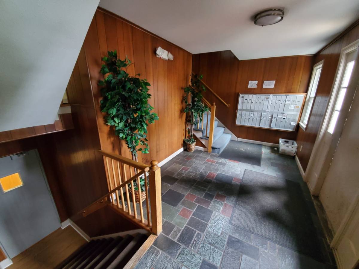 Apartment for rent at 98 Caya Ave, West Hartford, CT 06110