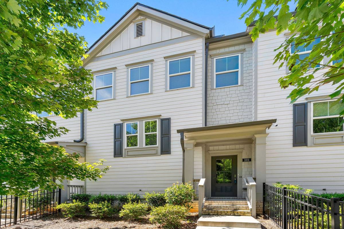Townhouse for rent at 269 Vista Lane, Woodstock, GA 30189