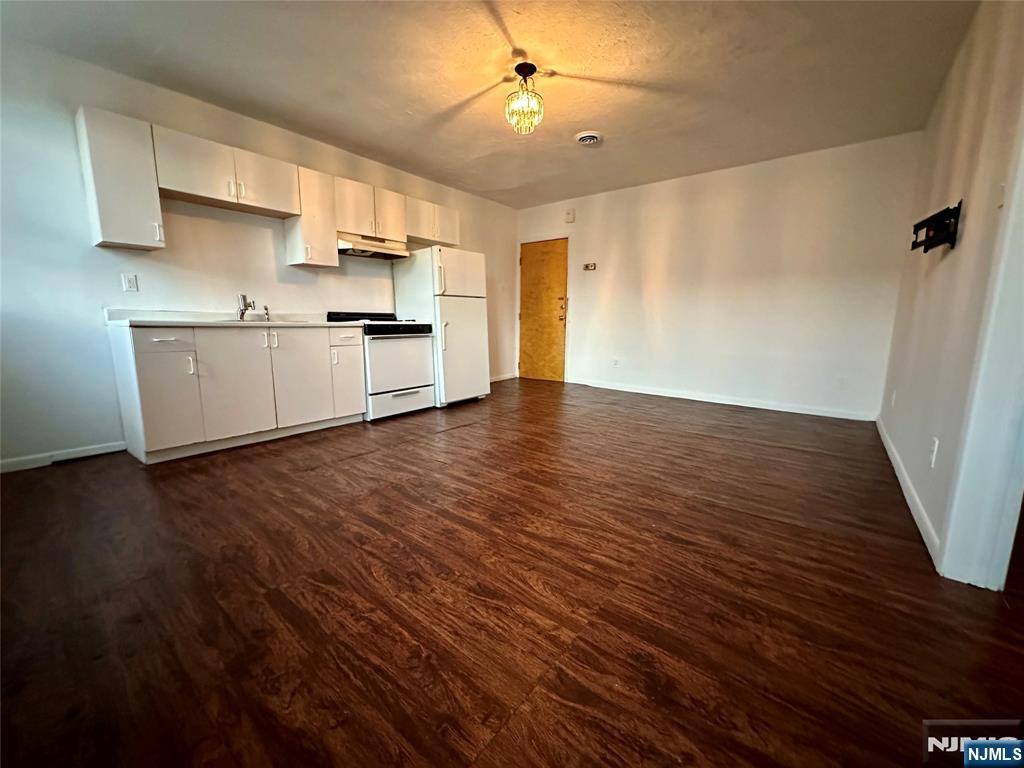 Apartment for rent at 530 Valley Brook Ave #2-2, Belleville, NJ 07109
