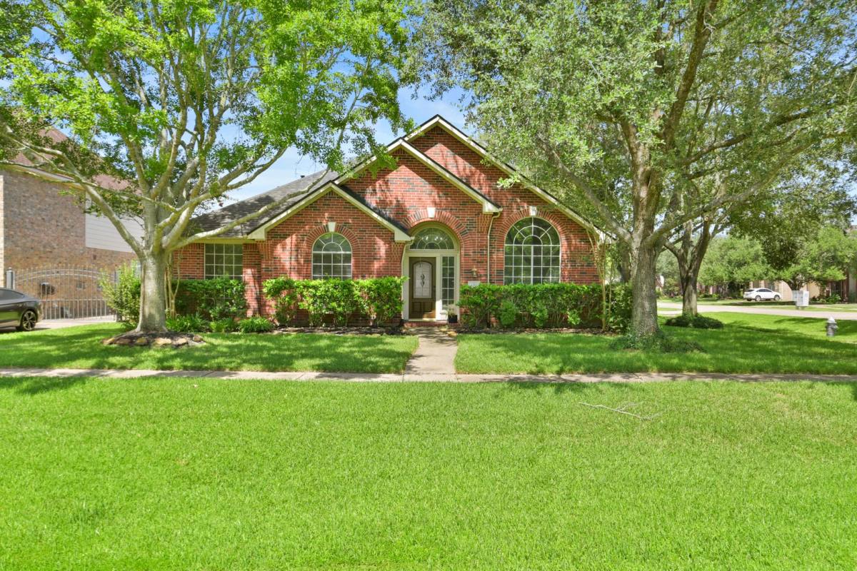 House for rent at 4002 N Barnett Way, Missouri City, TX 77459