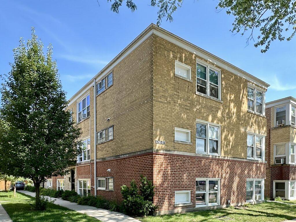 Apartment for rent at 6705 California #EA9, Chicago, IL 60645