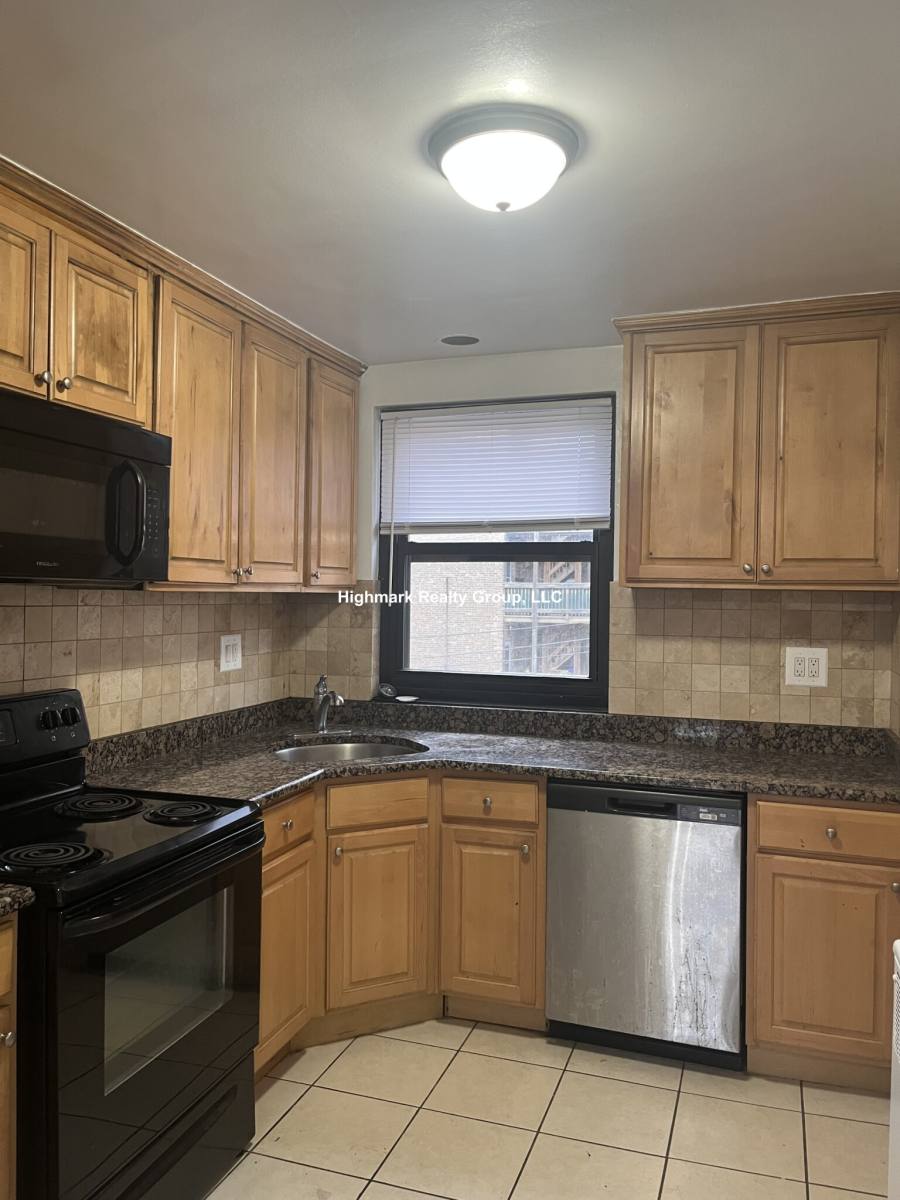 Apartment for rent at 7320 N Ridge Blvd #3W, Chicago, IL 60645