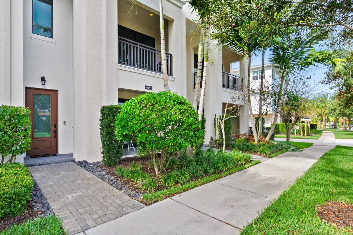 4083 Faraday Way, Palm Beach Gardens, FL 33418