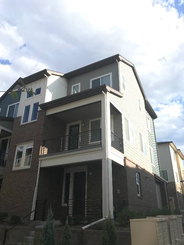Townhouse for rent at 664 E Hinsdale Ave, Littleton, CO 80122