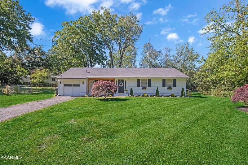House for rent at 7021 Yorkshire Dr, Knoxville, TN 37909