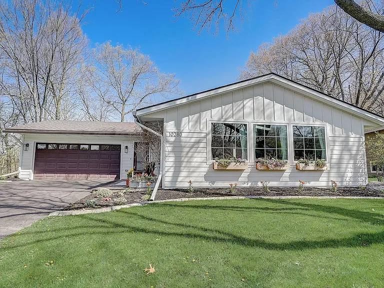 House for rent at 10280 Amsden Way, Eden Prairie, MN 55347
