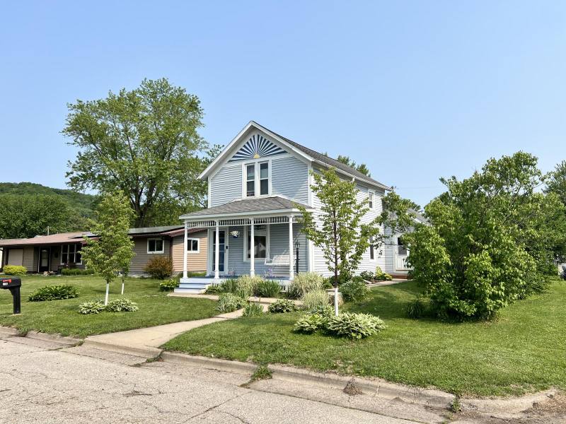 House for rent at 418 N 1st St, La Crescent, MN 55947