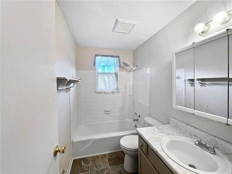House for rent at 1724 Grand Ave, Leavenworth, KS 66048