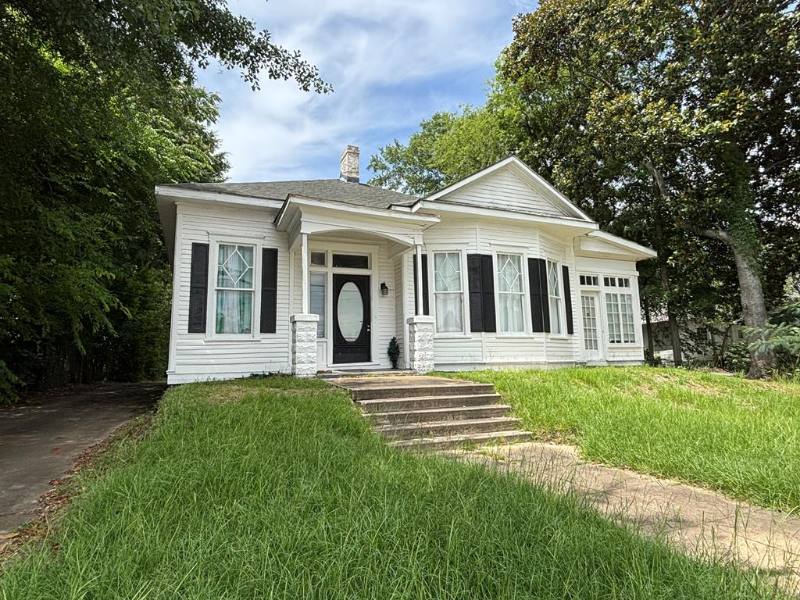 House for rent at 105 Montgomery St, Troy, AL 36081