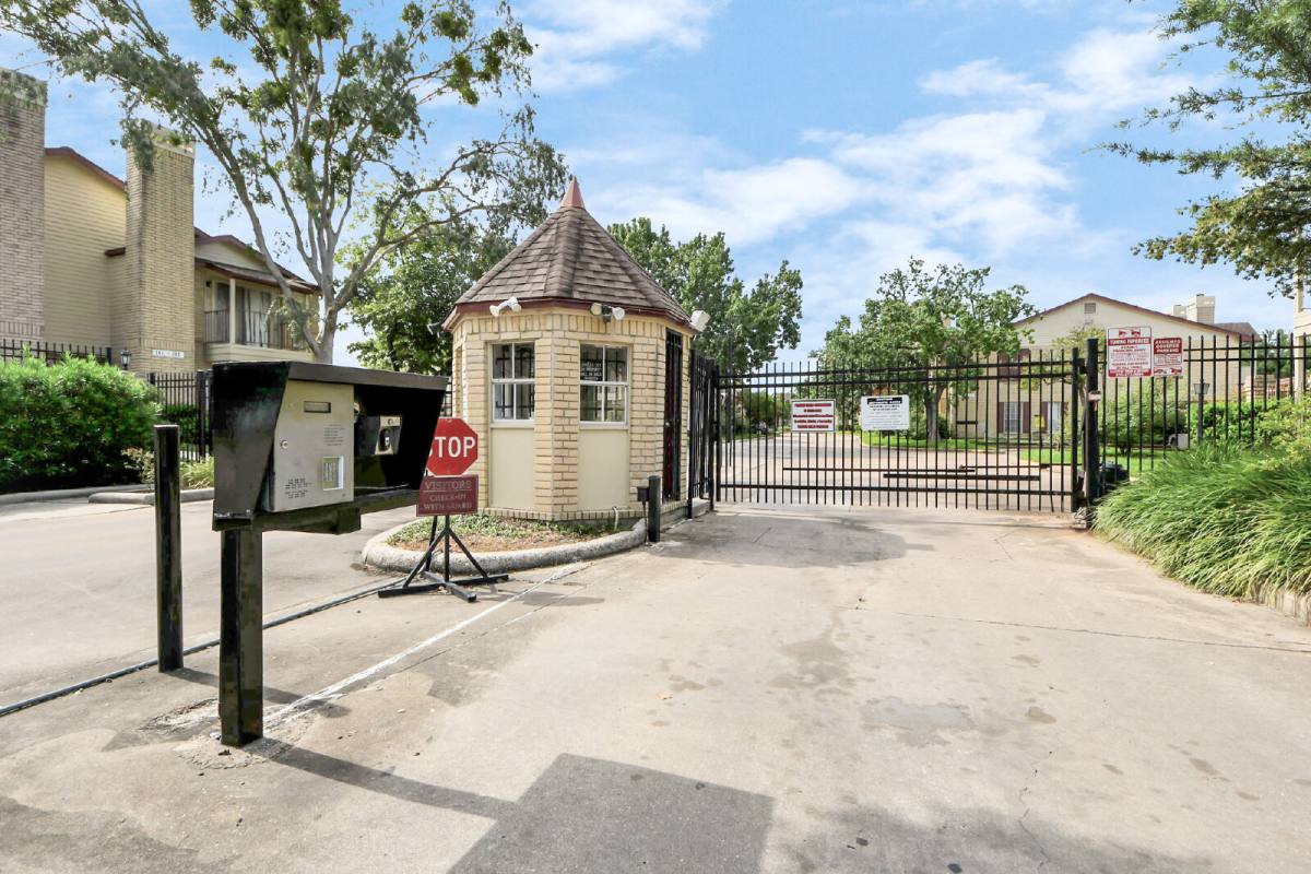Townhouse for rent at 2120 El Paseo St #405, Houston, TX 77054