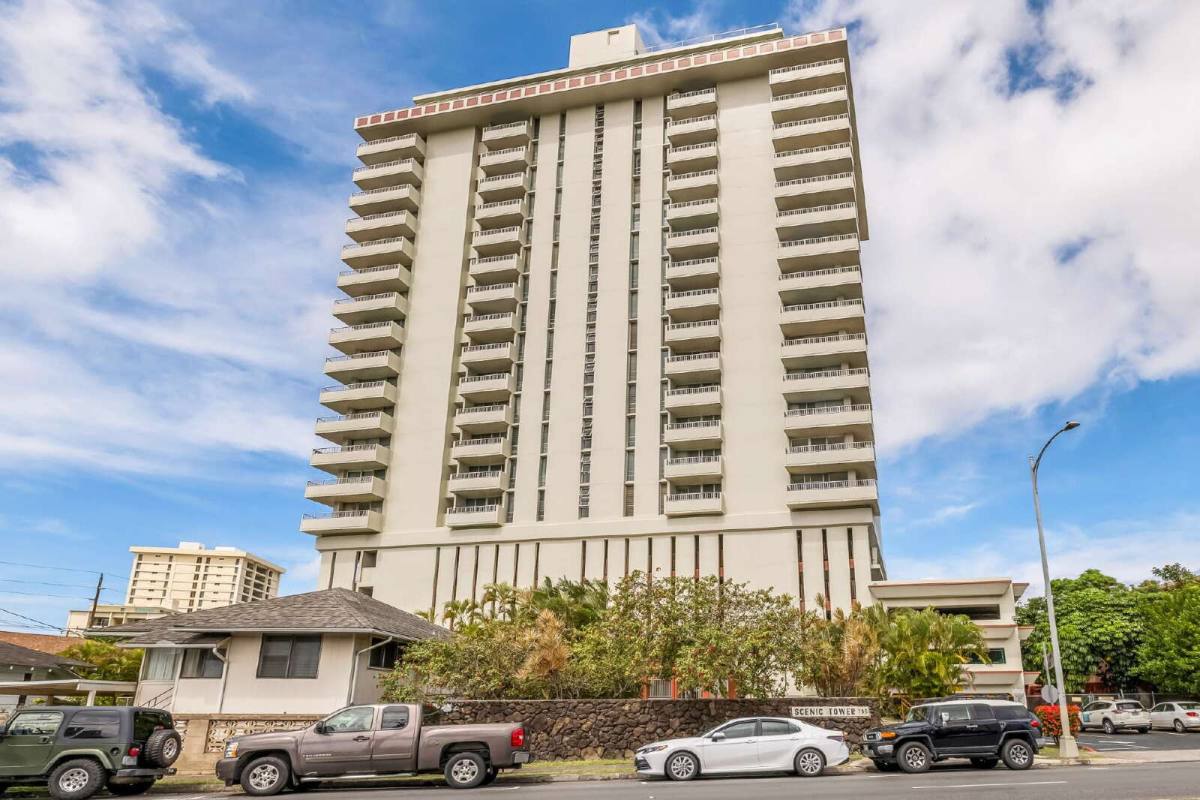 Apartment for rent at 796 Isenberg St #11F, Honolulu, HI 96826