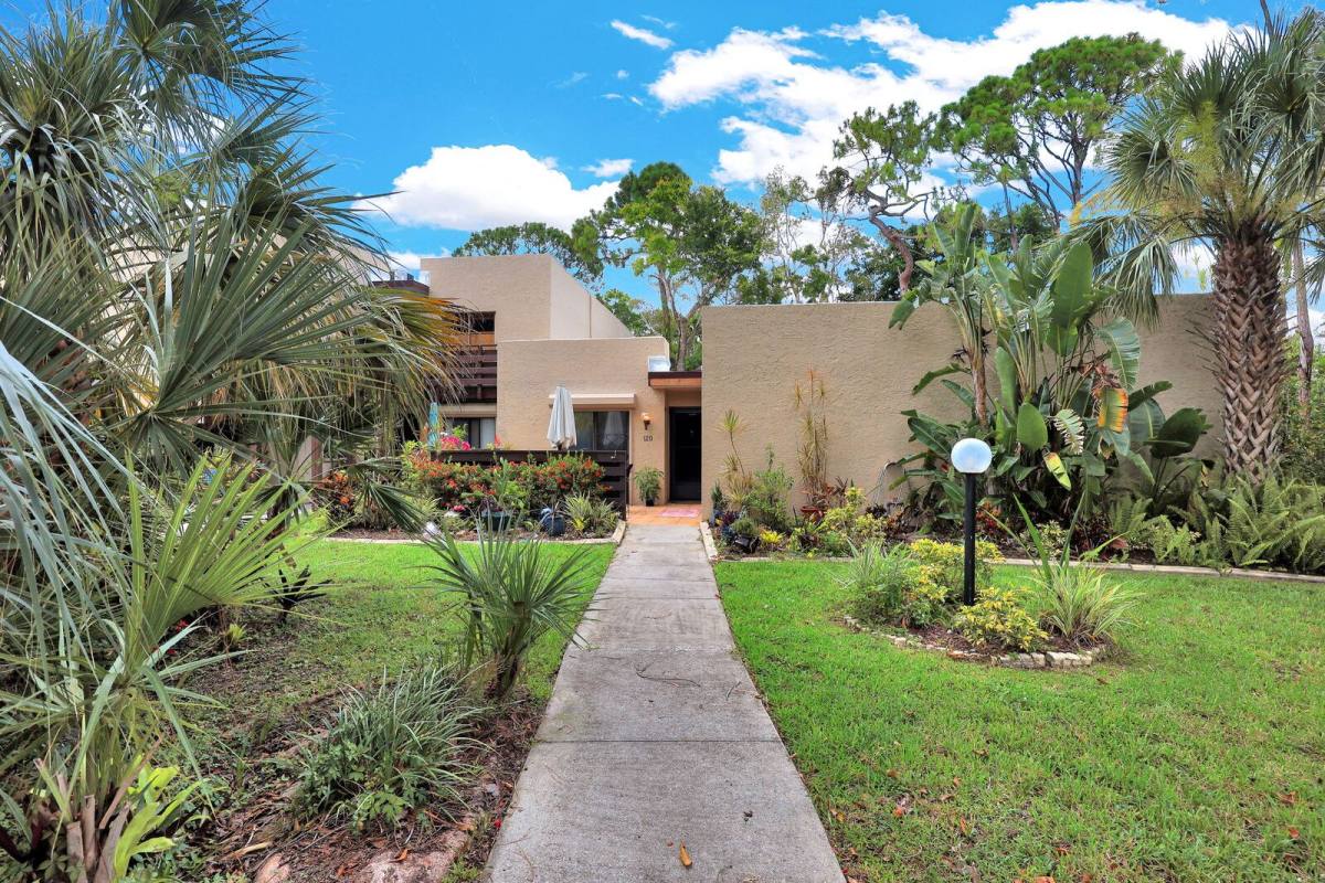 Condo for rent at 120 Pinebrook Dr, Fort Myers, FL 33907