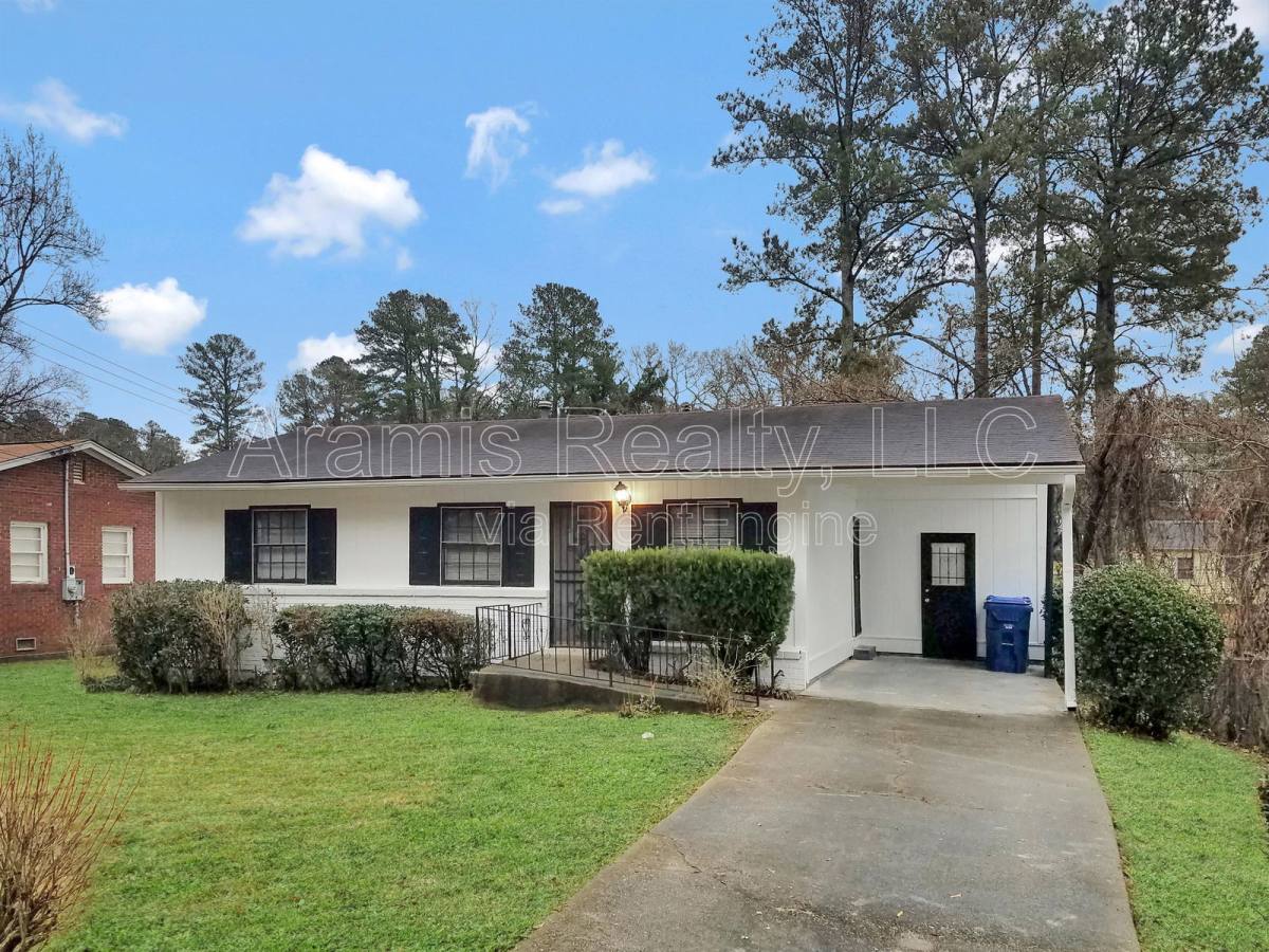 House for rent at 2642 Santa Monica Dr NW, Atlanta, GA 30318