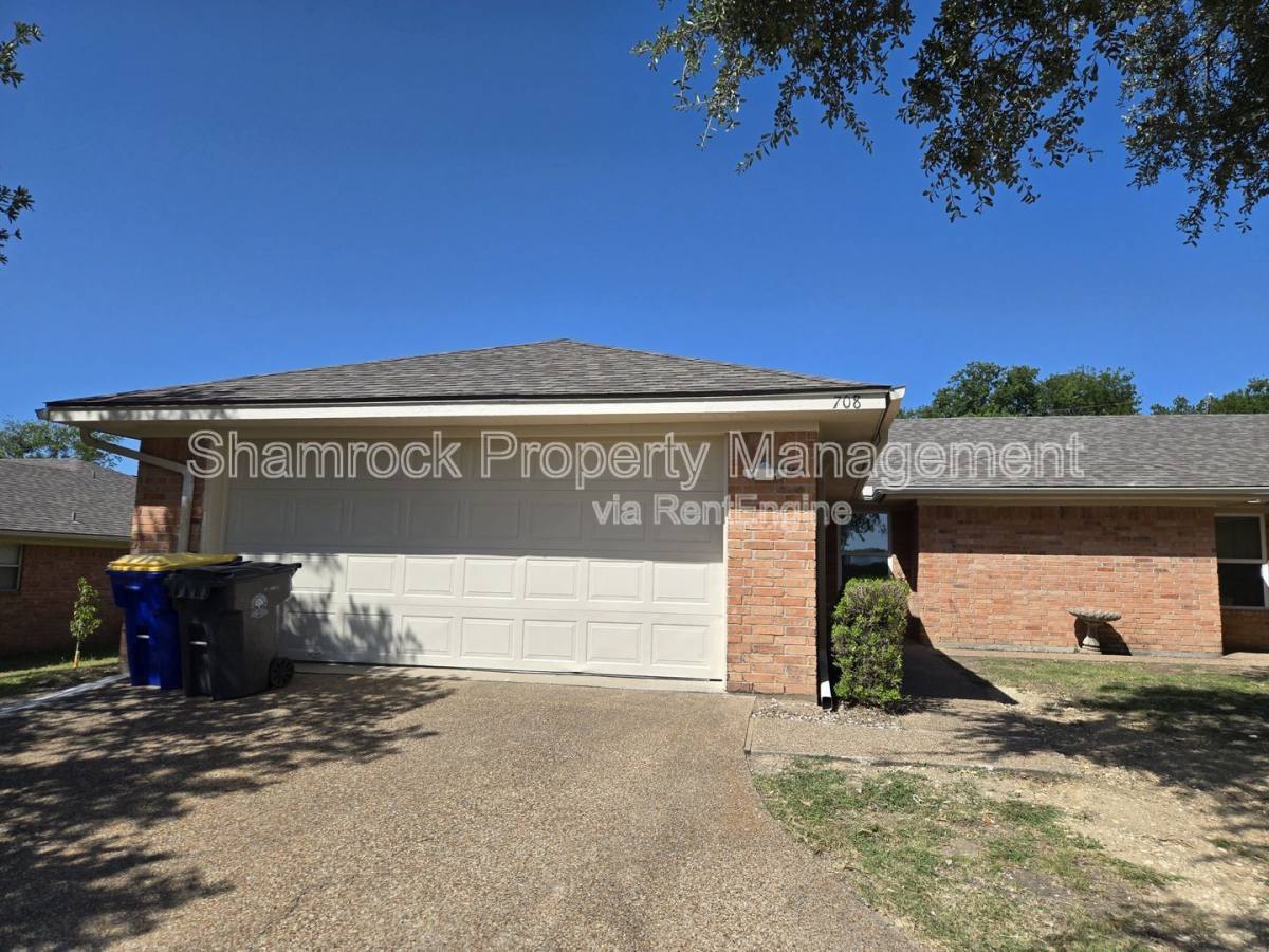 Townhouse for rent at 708 Old Lorena Rd, Lorena, TX 76655